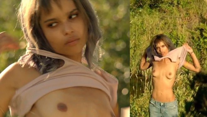 Zoë Kravitz desnuda muestra sus tetas en 'The Road Within'