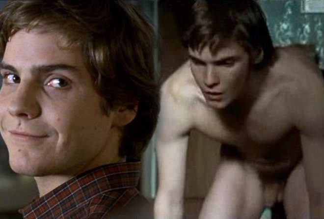 Daniel Brühl desnudo integral enseña el pene en 'Honolulu'