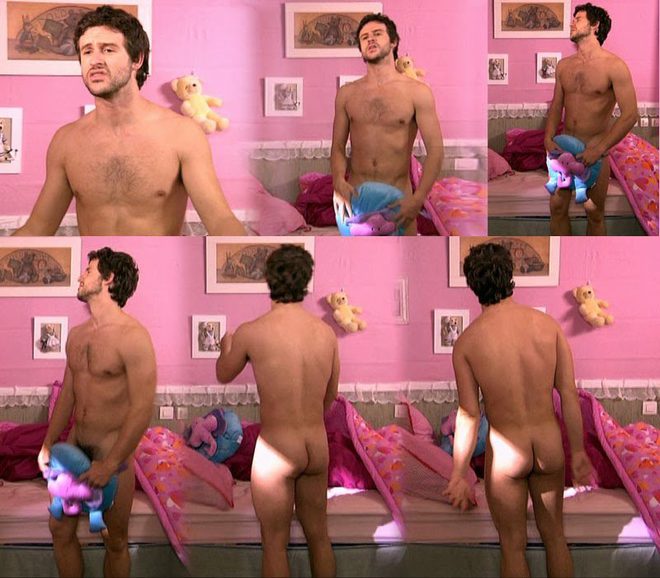 Diego Martín totalmente desnudo enseña el culo de 'Aquí no hay quién viva'