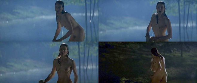 Jodie Foster totalmente desnuda enseña el culo y las tetas en 'Nell'