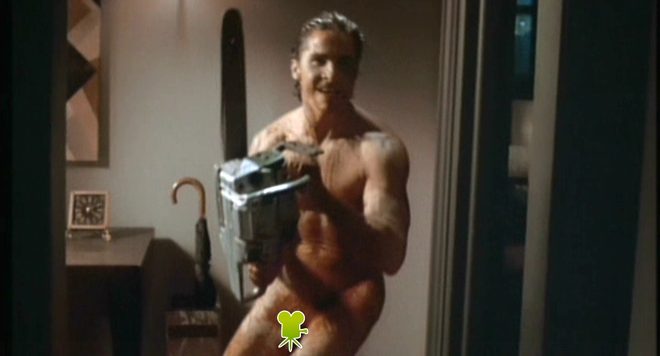 Christian Bale desnudo con una motosierra en 'American psycho'