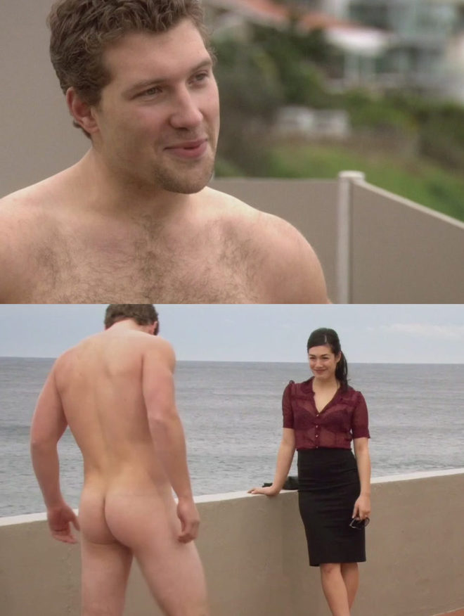 Jai Courtney desnudo enseña el culo en 'Packed to the Rafters'