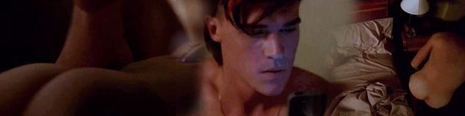 Finn Wittrock desnudo muestra su culo en 'American Horror Story: Hotel'