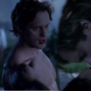 Alexander Skarsgård desnudo practicando sexo enseña el culo en 'True Blood'