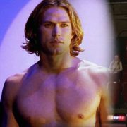 Jason Lewis desnudo enseña el culo en 'Sexo en Nueva York'