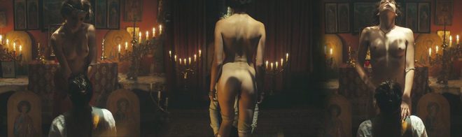 Gaite Jansen completamente desnuda muestra el culo y las tetas en 'Peaky Blinders'