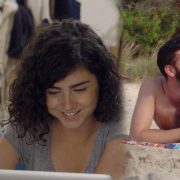 Olivia Delcán desnuda integral en una escena de 'Isla Bonita'
