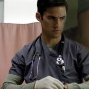 Milo Ventimiglia desnudo enseña el culo en 'Juegos criminales'