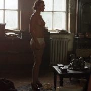 Julie Engelbrecht desnuda enseña las tetas en 'Valkiria: El amanecer del cuarto Reich'