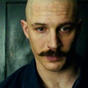 Tom Hardy totalmente desnudo enseña el pene en 'Bronson'