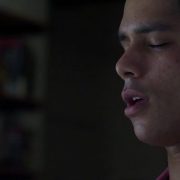 Charlie Bennett desnudo enseña el culo en 'The Happy Sad' mientras le practican sexo oral