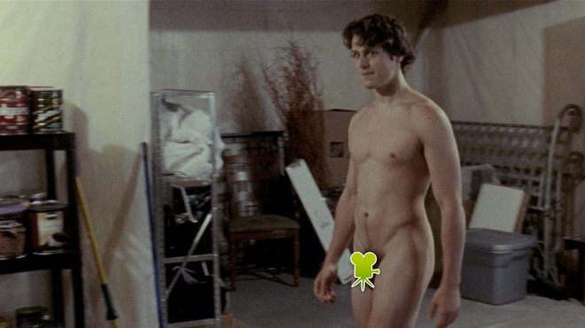 Desnudo integral de Jonathan Groff en una escena de 'Twelve thirty'