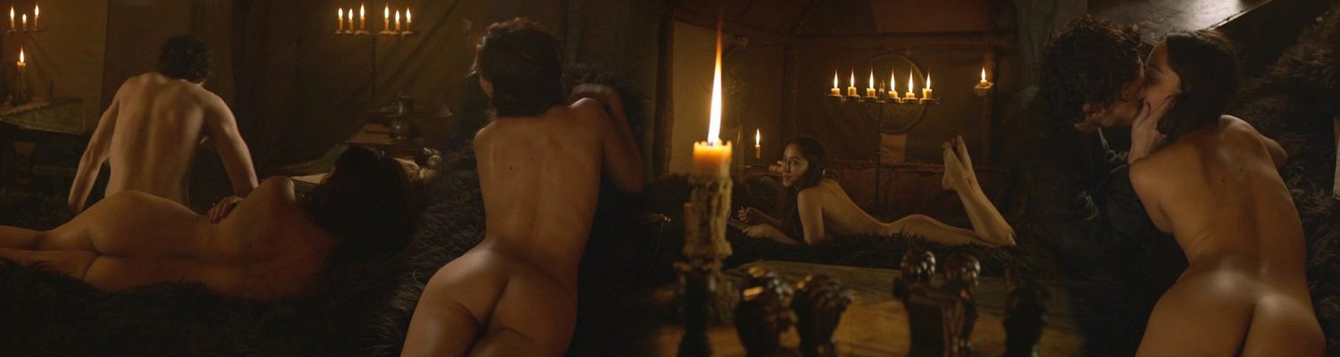 Oona Chaplin desnuda integral enseña el culo en 'Juego de Tronos'