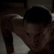 Theo Rossi desnudo integral enseña el culo en 'Sons of Anarchy' 