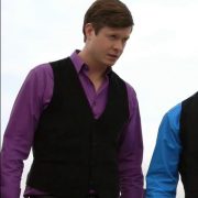 Adam Devine y Anders Holm desnudos enseñan el culo en 'Workaholics'