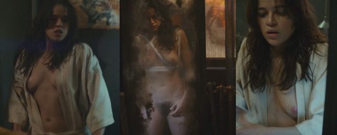 Michelle Rodríguez enseña las tetas en un desnudo integral en 'The Assignment'