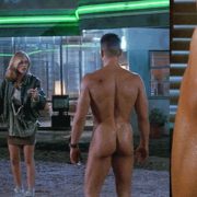 Jean-Claude Van Damme enseña el culo completamente desnudo