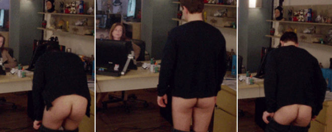 Arthur Mazet se baja los pantalones y enseña el culo en 'Elle'
