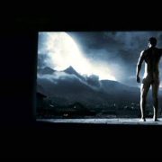 Gerard Butler enseña el culo completamente desnudo en '300'