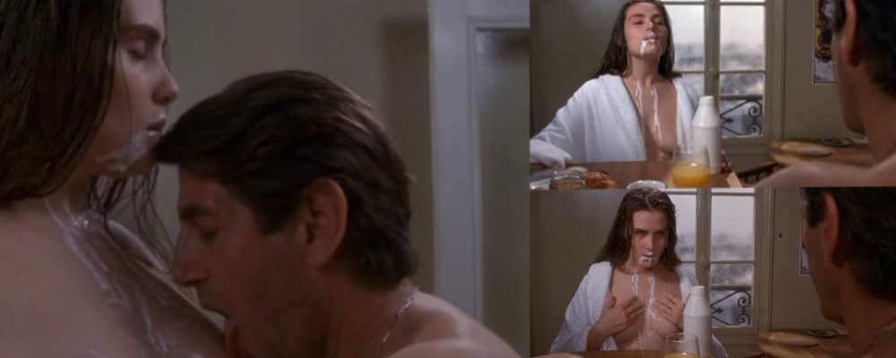 Emmanuelle Seigner se desnuda y enseña los pechos en 'Lunas de hiel'