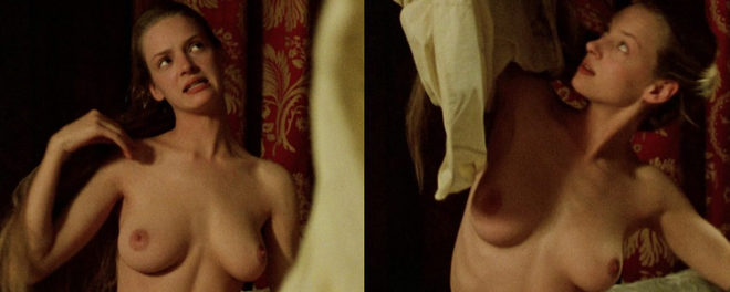 Uma Thurman enseña las tetas en 'Las amistades peligrosas'