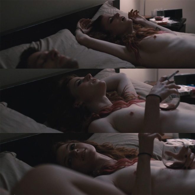 Rose Leslie enseña las tetas en 'Sticky Notes'