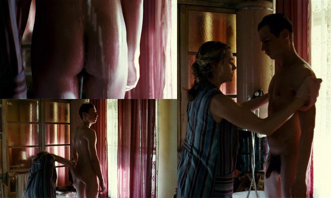 David Kross enseña el pene en 'El lector'