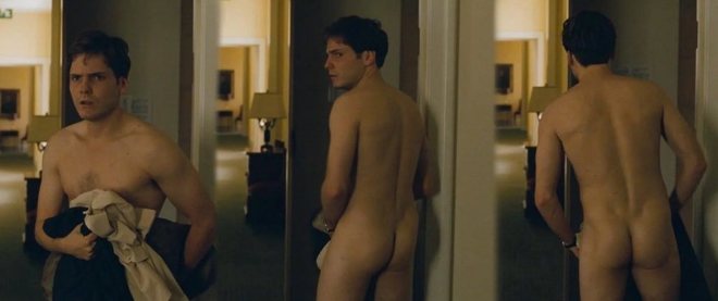 Daniel Brühl muestra el trasero en 'Lila, Lila'