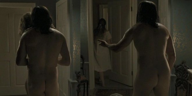 Jason Isaacs muestra el trasero en 'Sweetwater'