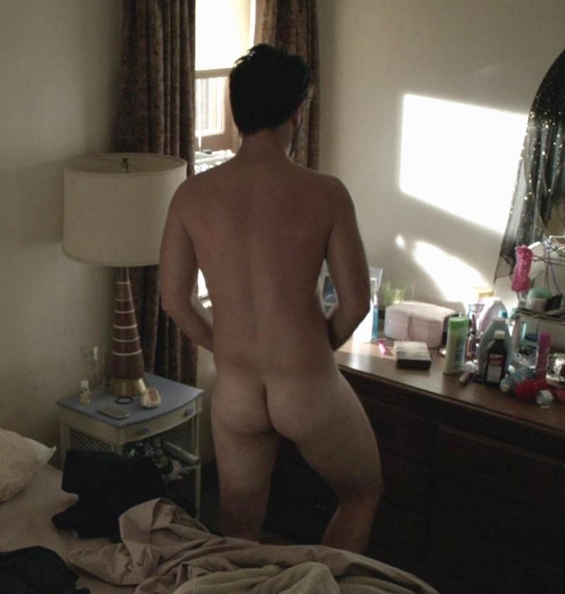 Justin Chatwin enseña el culo en 'Shameless'