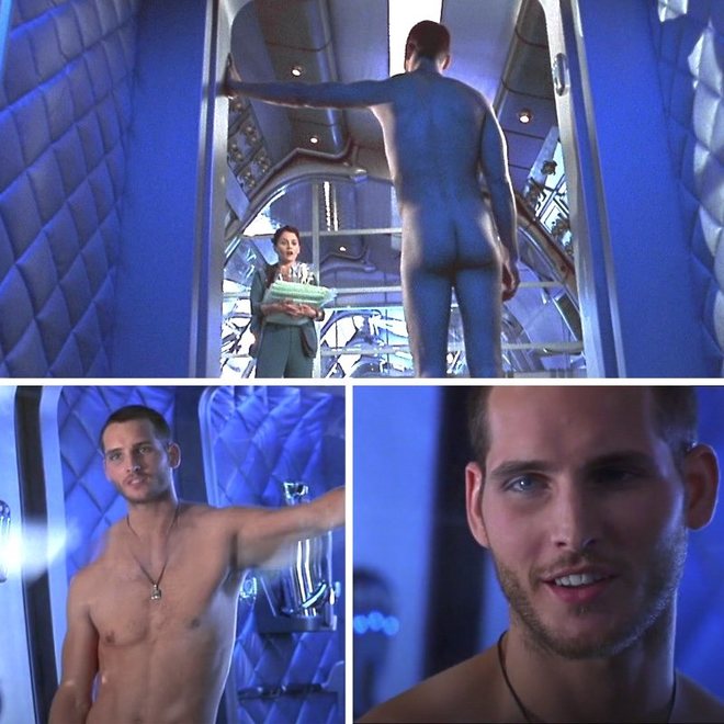 Peter Facinelli enseña el culo en 'Supernova (El fin del universo)'