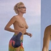 Anna Gunn enseña sus tetas en 'Dos granujas y un bebé'