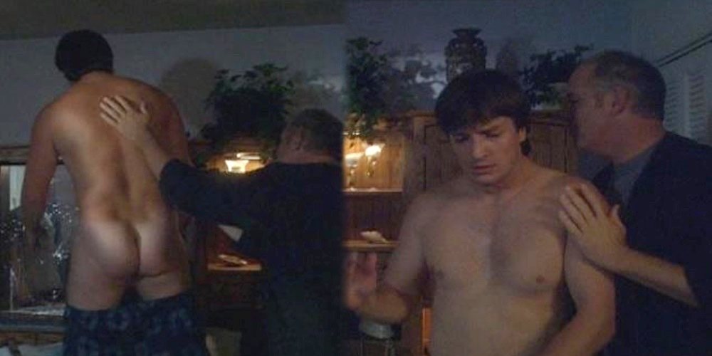 Nathan Fillion enseña su culo en 'Outing Riley'