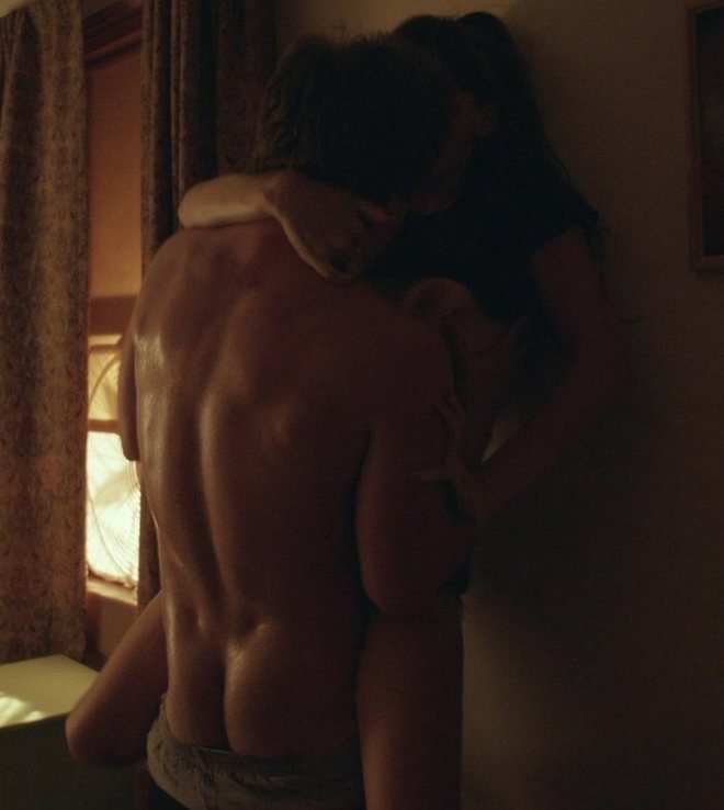 Jeremy Allen White enseña el trasero en 'Shameless'