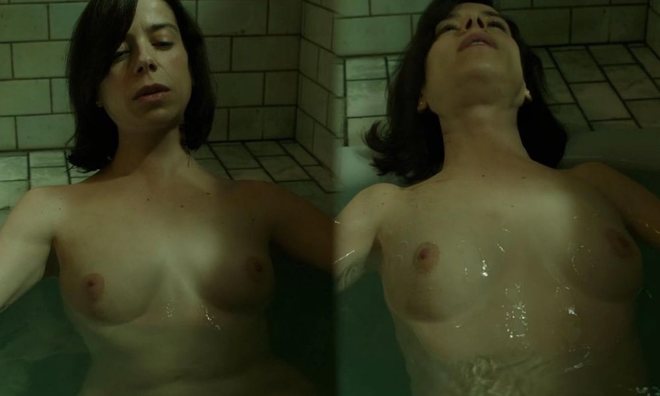 Sally Hawkins enseña sus pechos en 'La forma del agua'