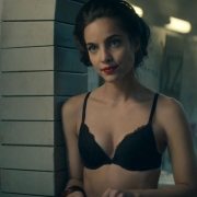 María Gabriela de Faría, así de sexy en 'Deadly Class'