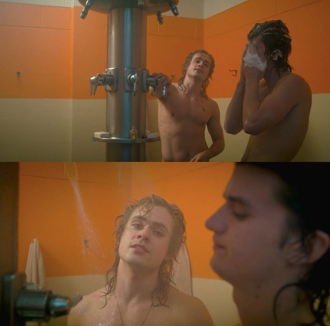 Dacre Montgomery y Joe Keery se duchan juntos en  'Stranger Things' 