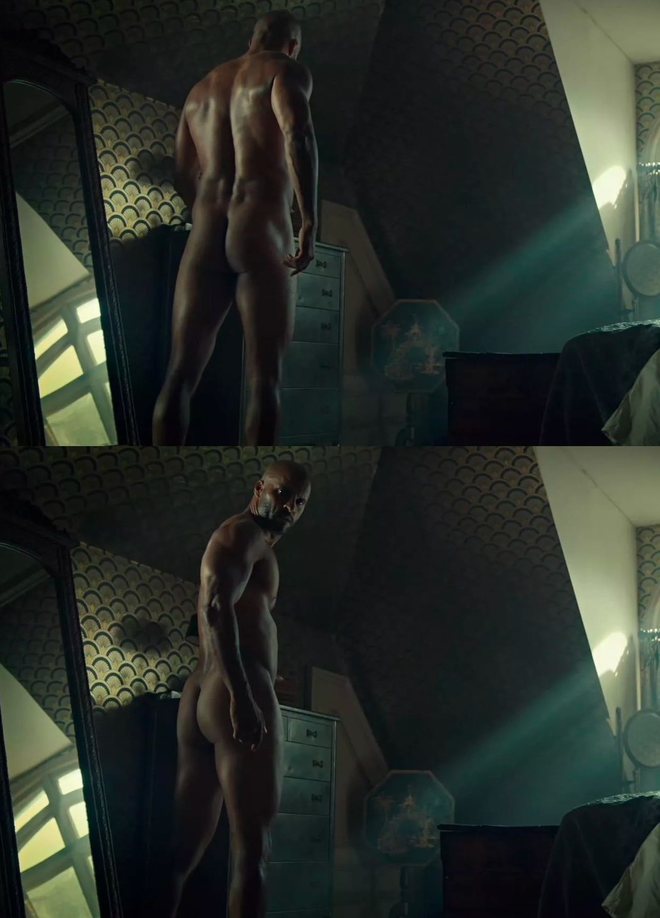 Ricky Whittle desnudo enseña el culo en 'American Gods'