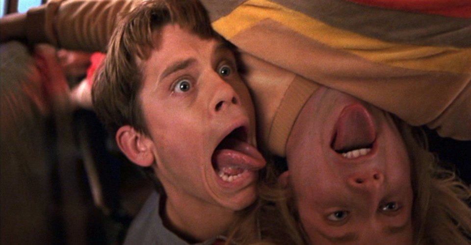 Una joven pareja de idiotas