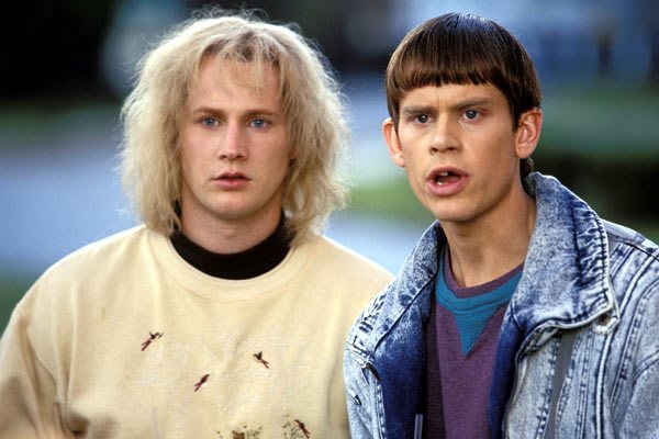 Una joven pareja de idiotas