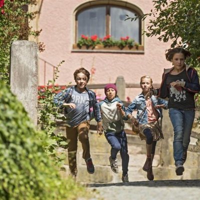 Los Cinco y el valle de los dinosaurios