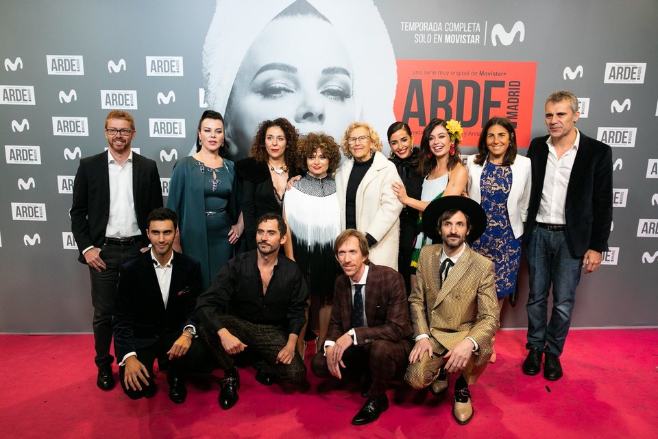 Equipo de 'Arde Madrid' con Manuela Carmena