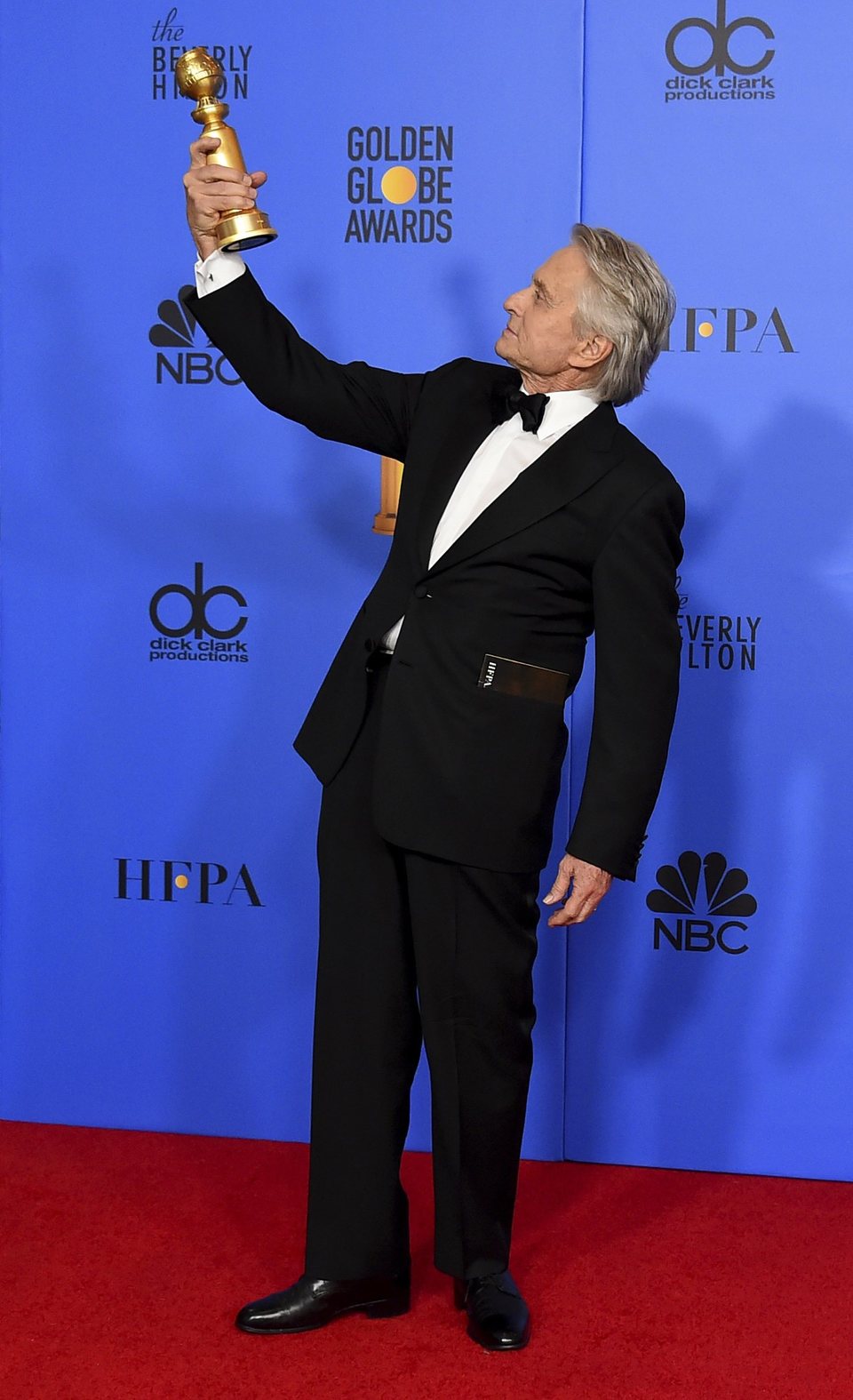 Michael Douglas posa con su Globo de Oro