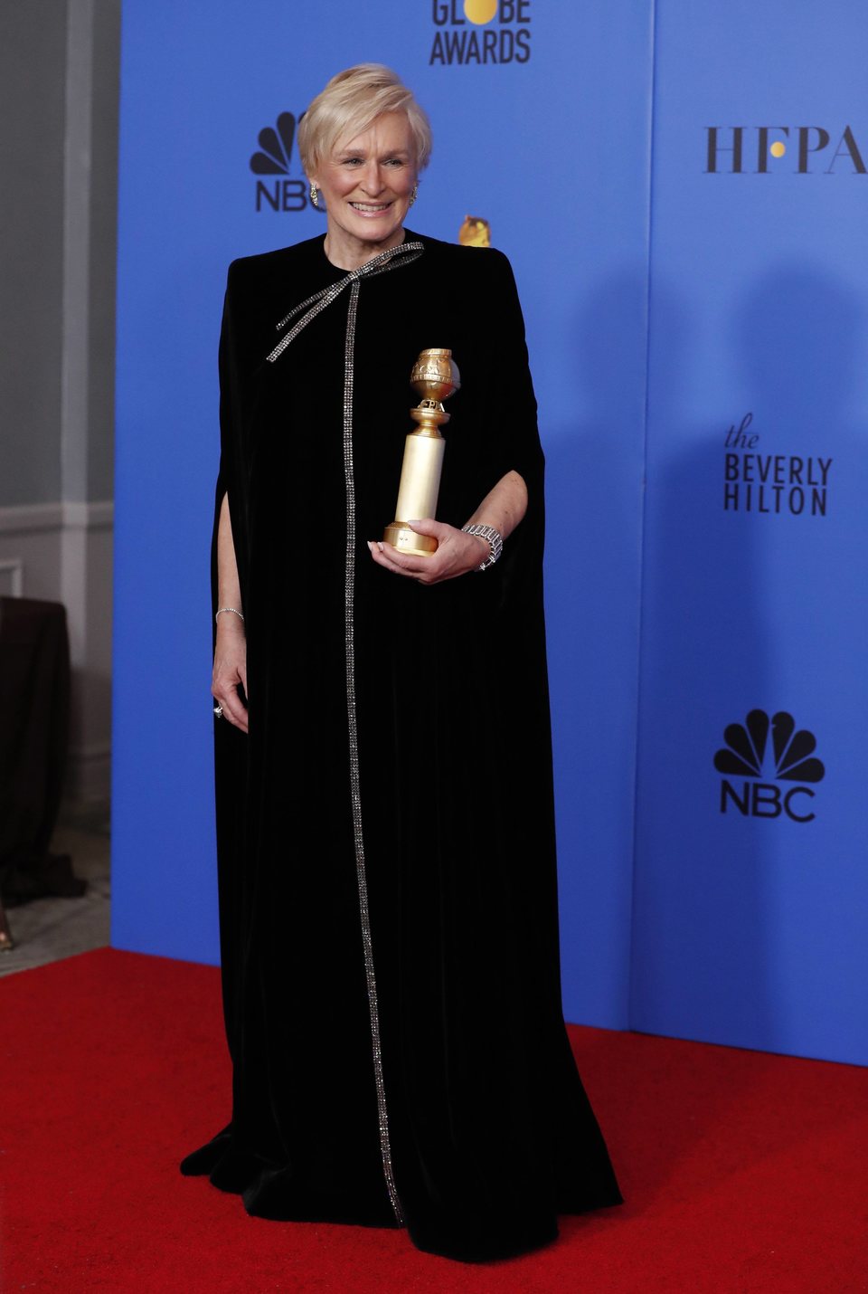 Glenn Close posa con su Globo de Oro