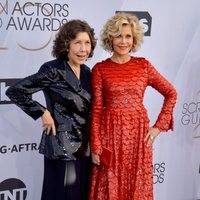 Lily Tomlin y Jane Fonda en los premios SAG 2019
