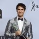 Darren Criss con su premio en los SAG 2019