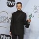 Rami Malek con su premio SAG a Mejor actor protagonista