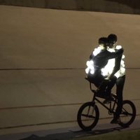 Atrás hay relámpagos