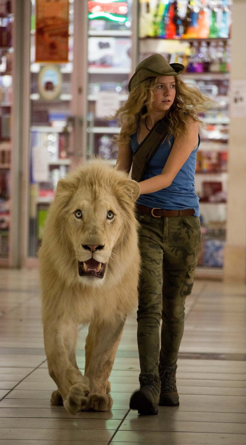 Mia y el león blanco