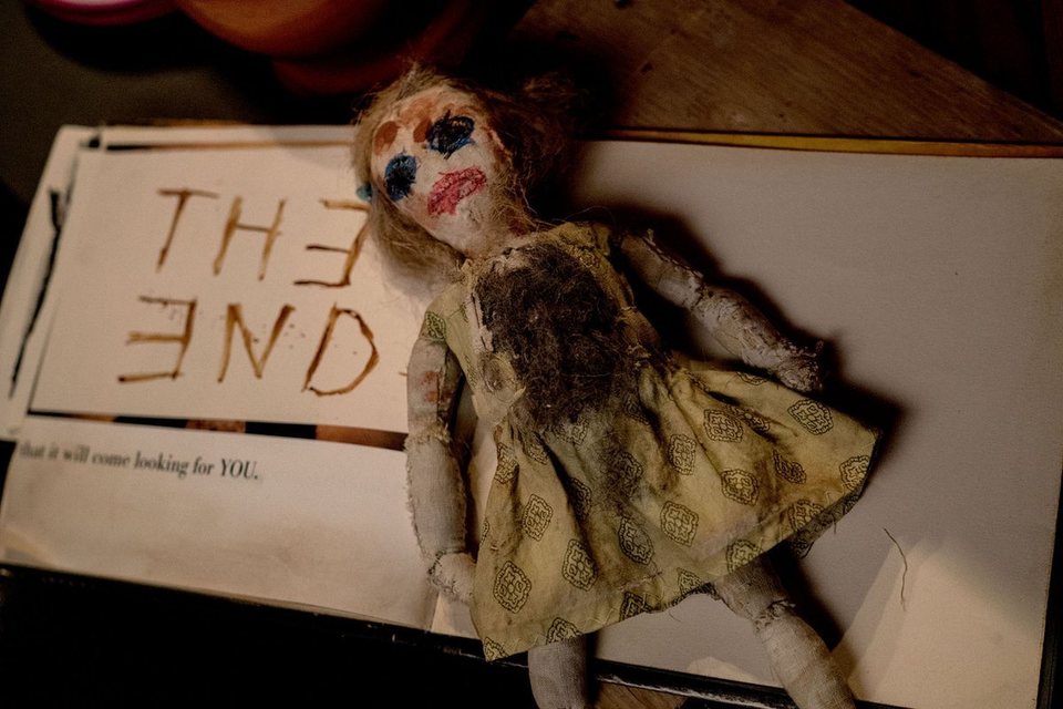 Él Viene Por Ti (He's Out There)